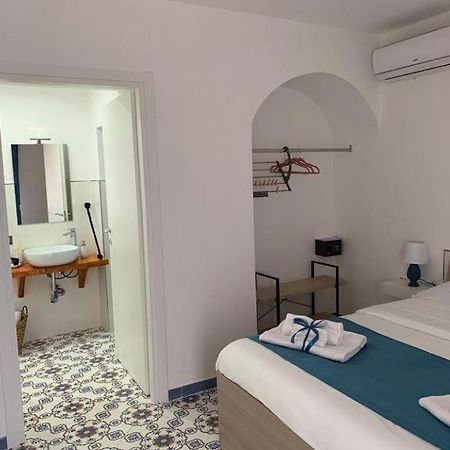 Mini Appartamenti Ballaro Rooms Palermo Bagian luar foto