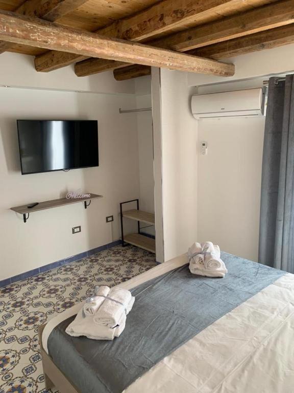 Mini Appartamenti Ballaro Rooms Palermo Bagian luar foto