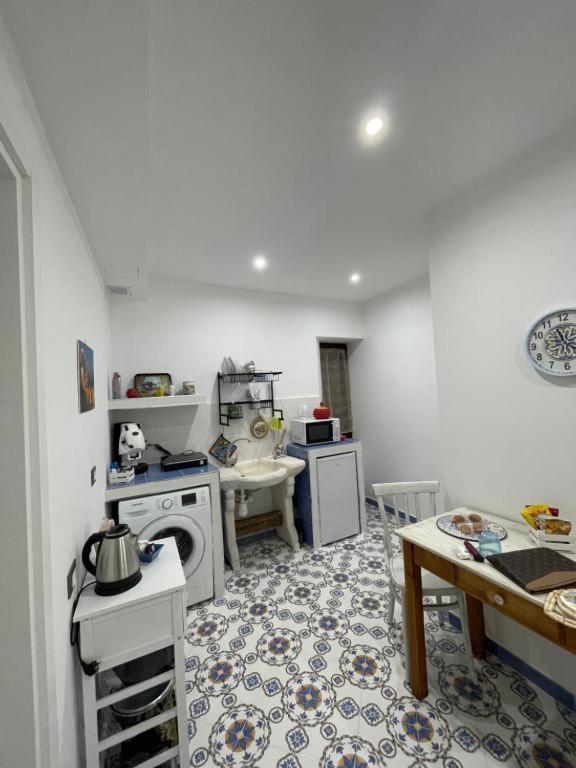 Mini Appartamenti Ballaro Rooms Palermo Bagian luar foto